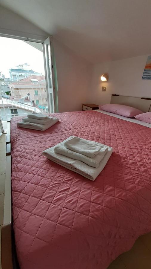 Hotel Elisabetta 2 Stelle Cattolica Bagian luar foto