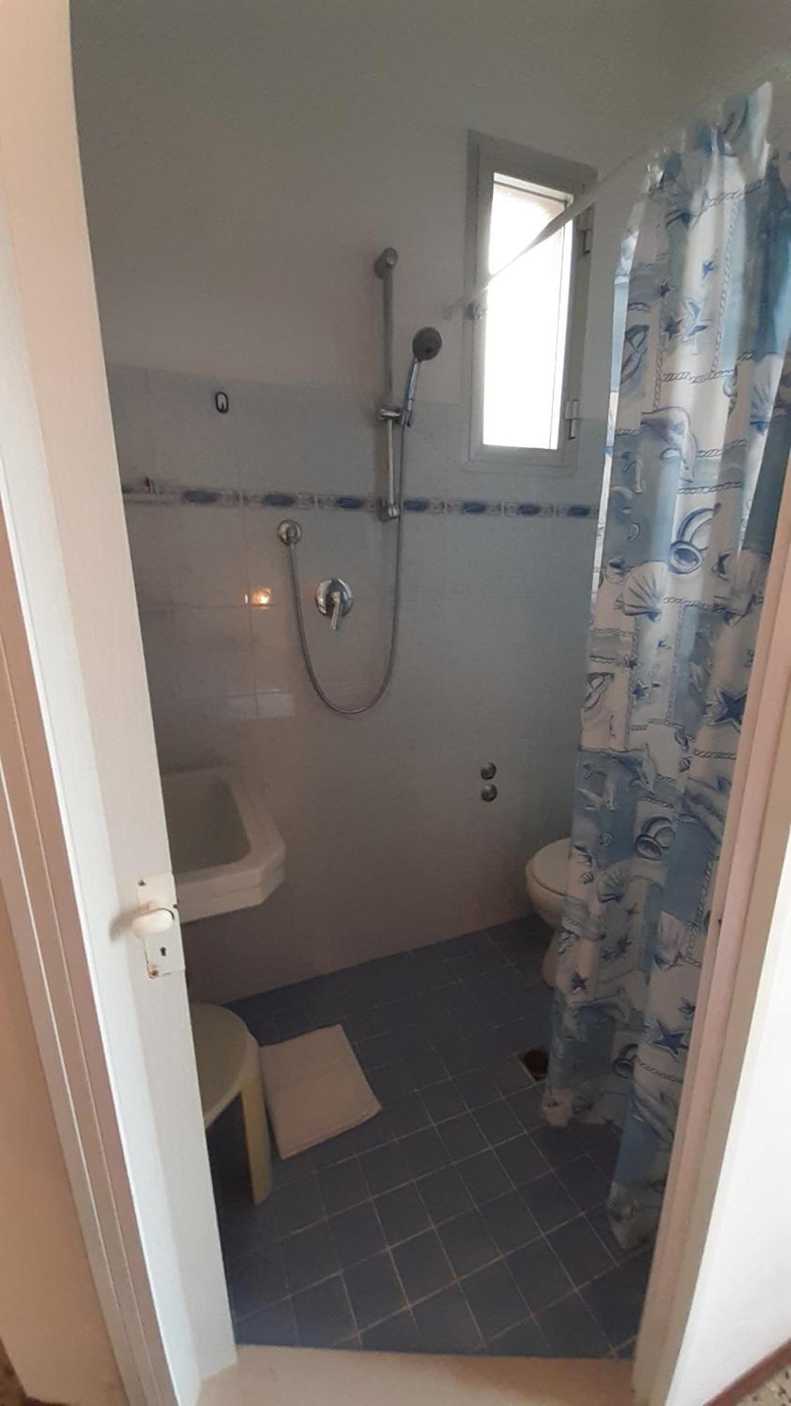 Hotel Elisabetta 2 Stelle Cattolica Bagian luar foto