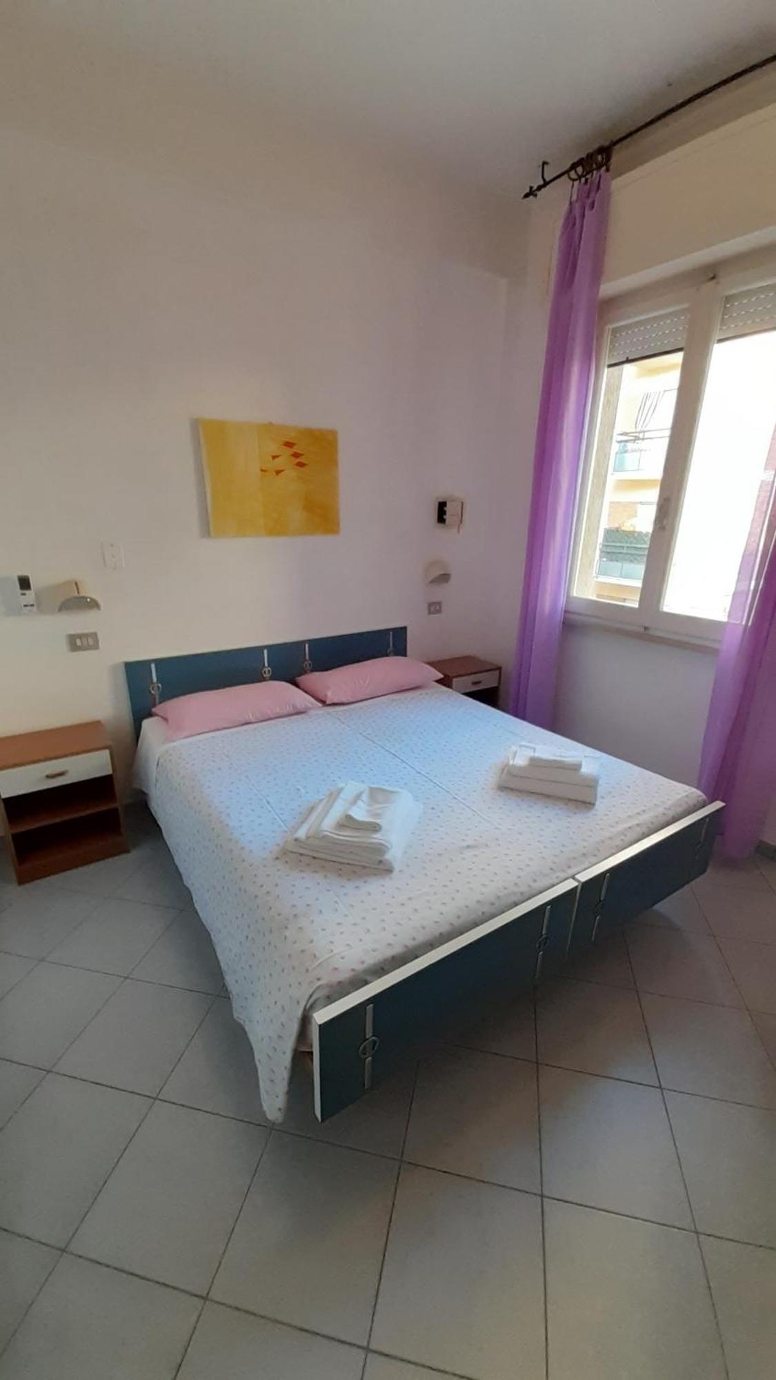 Hotel Elisabetta 2 Stelle Cattolica Bagian luar foto