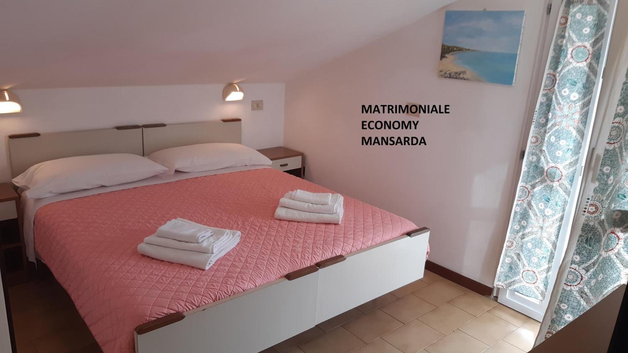 Hotel Elisabetta 2 Stelle Cattolica Bagian luar foto